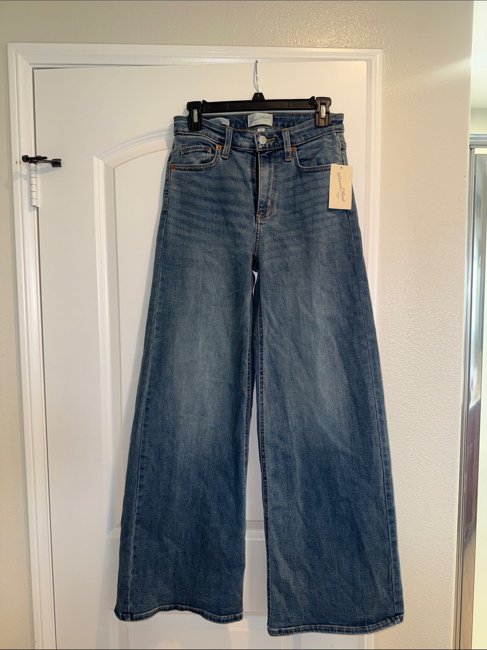 Universal Thread High-Rise Wide Leg Jeans - Medium Blue
